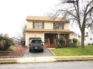 9 Central St, Colonia, NJ 07067