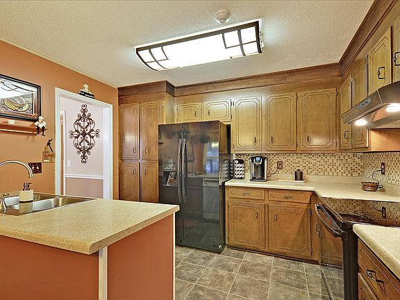 5th image of 214 Travelers Rest Blvd