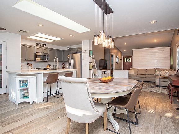 5th image of 2262 N Riesling Avenue