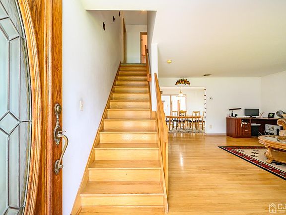 3rd image of 607 Oakwood Ave