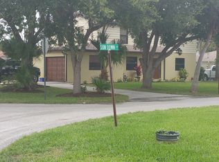 2487 Sundown Ln, Lake Worth, FL 33462