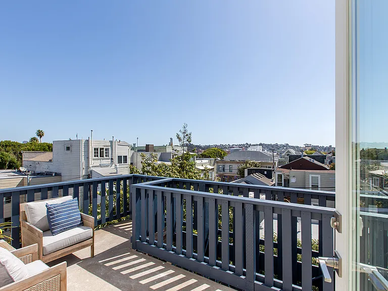 1329 S Van Ness Ave — Photo 53