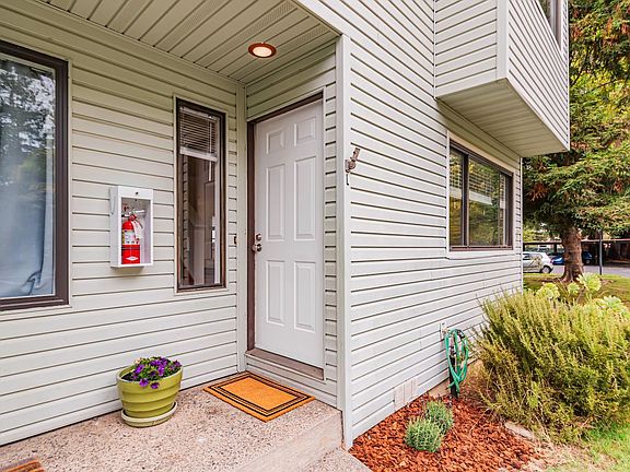 2nd image of 79 William Street #L