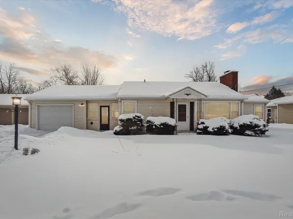 1110 Grange Hall Rd, Fenton, MI 48430