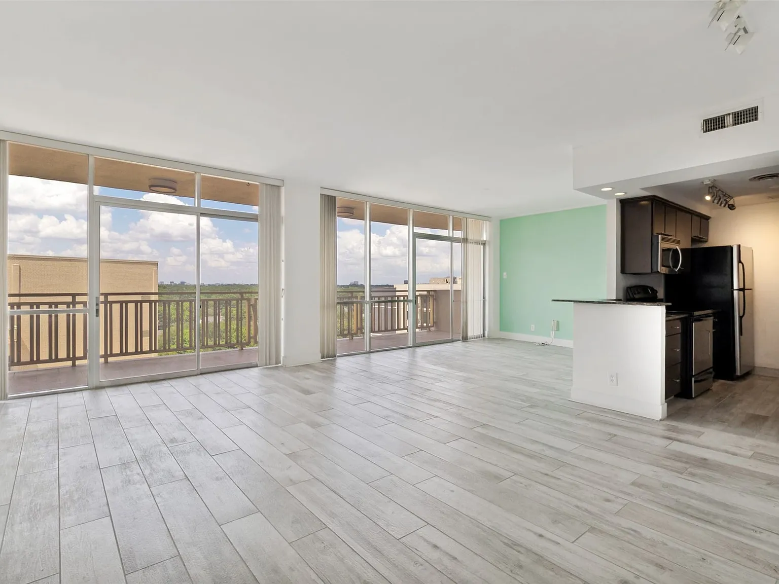 2 bed, 2.0 bath, 1130 sqft, $2,700 — Photo 3