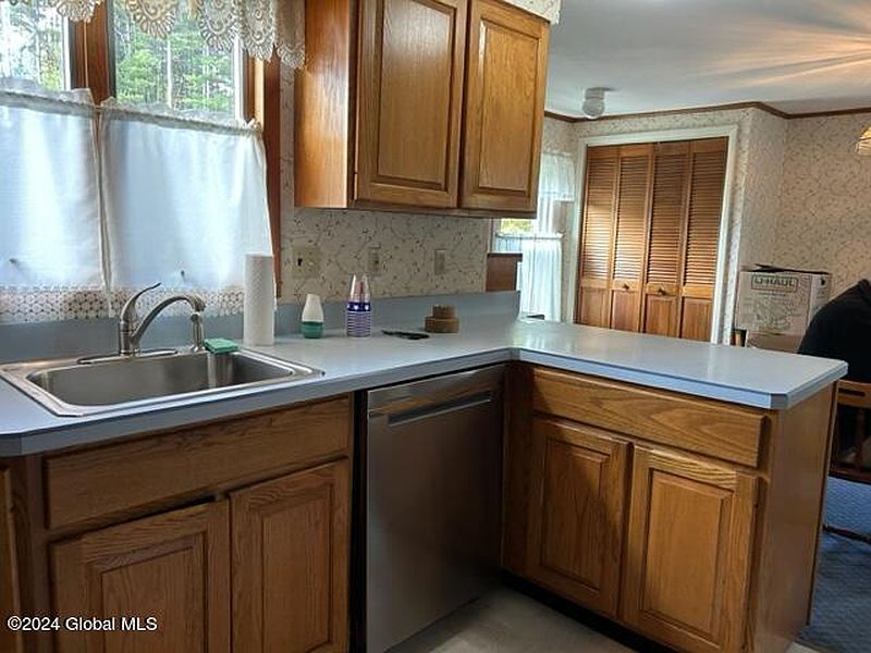5th image of 329 Dixon Road