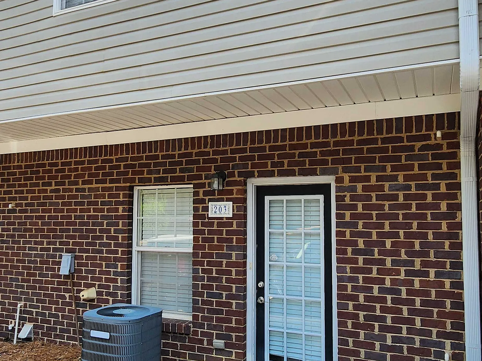 2 bed, 2.5 bath, 1200 sqft, $1,500 — Photo 2