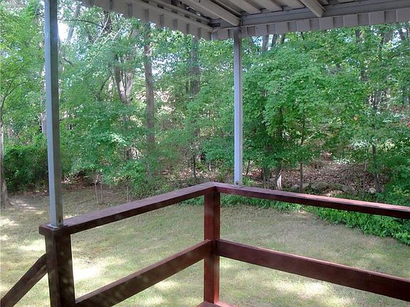 4th image of 90 Monterey Dr