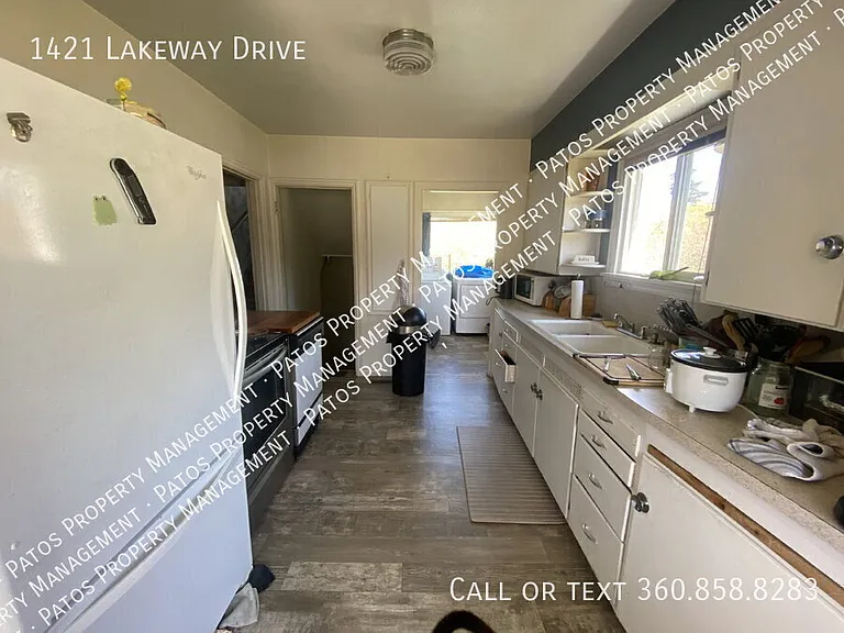 1421 Lakeway Dr — Photo 7