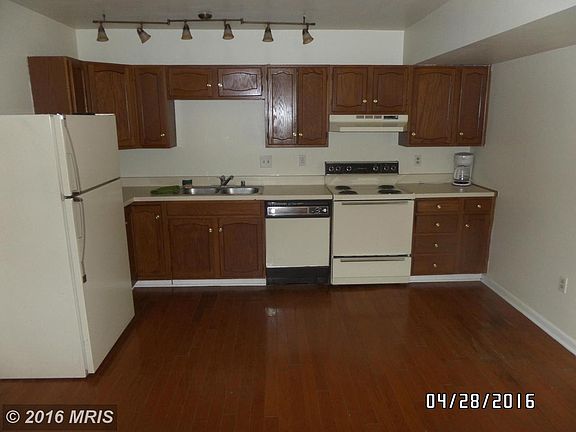 2nd image of 10301 Green Willow Ave