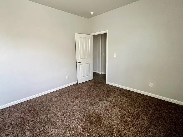 605 Dupont Ct — Photo 14
