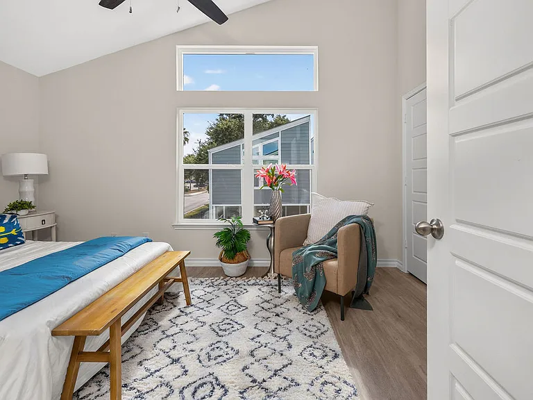 310 W Evergreen St #101 — Photo 11