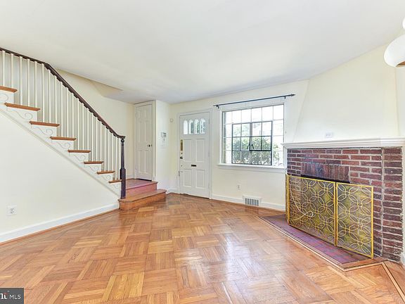 4th image of 702 Chetworth Pl