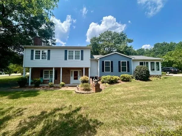 3616 Ravenhill Dr, Gastonia, NC 28056