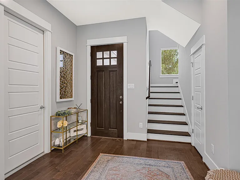 407 Yale Oaks Ln — Photo 3