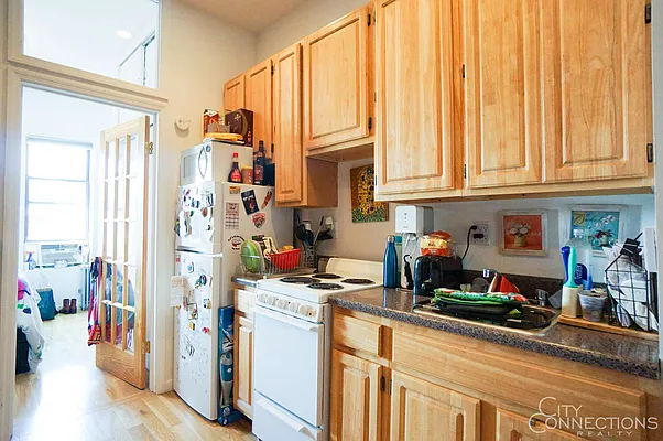 Rented by City Connections Realty | media 10