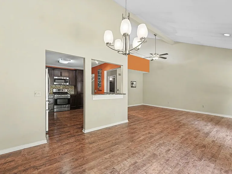 701 Charing Ct — Photo 9