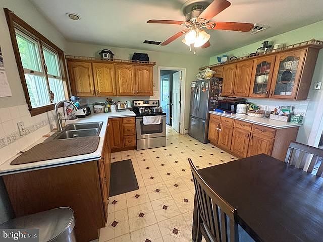 2nd image of 1408 N Wales Rd