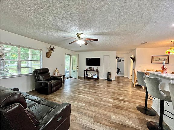 2nd image of 407 POINSETTIA AVENUE