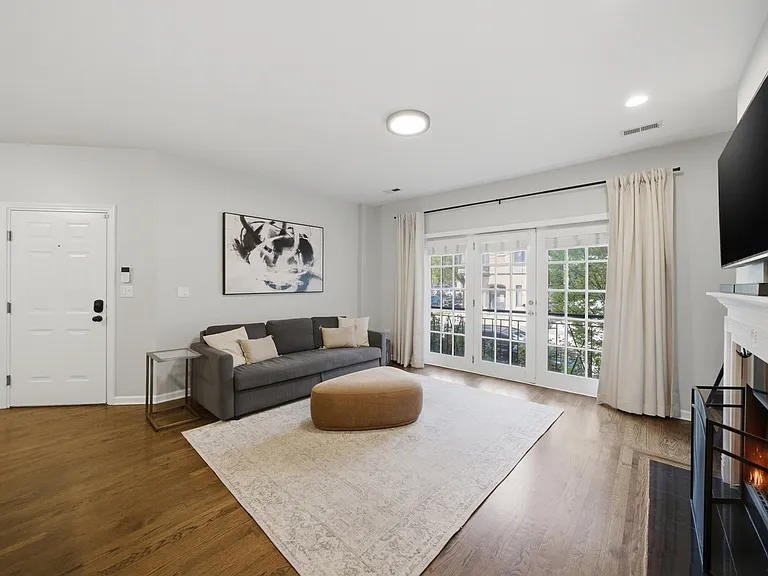 1623 W Grand Ave #1E — Photo 3