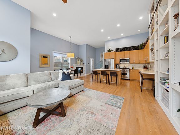 4th image of 2144 W Schiller St Unit A