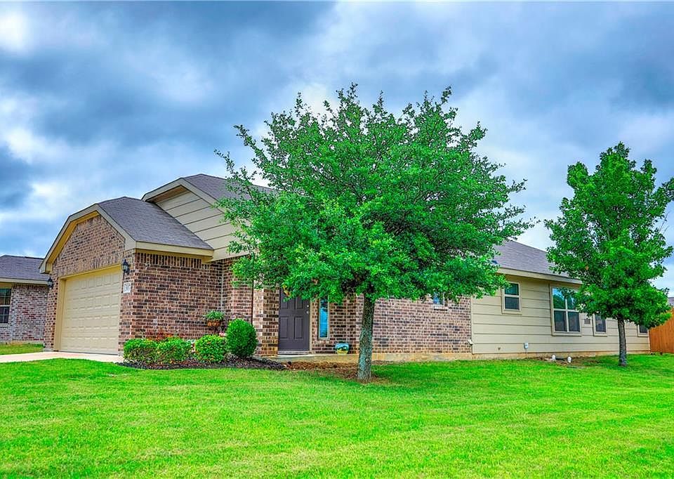 1st image of 307 Candlewood Cir