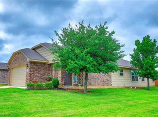 307 Candlewood Cir, Gainesville, TX 76240