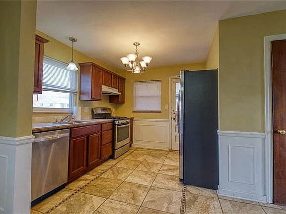 4th image of 1413 Stanley Dr