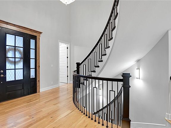 4th image of 16660 Bond St