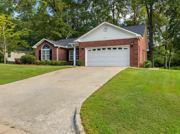 2711 Cunningham Ct, Opelika, AL 36801