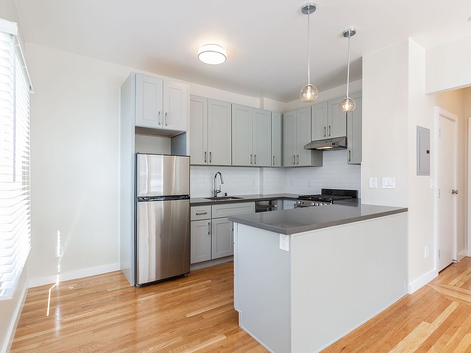 1st image of 1955 Leavenworth St #32