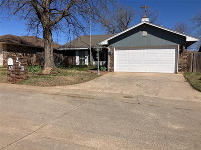 220 Oak Tree Ln, Midwest City, OK, 73130