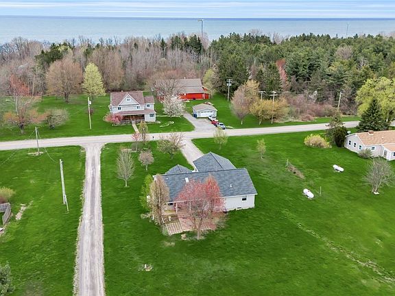 3rd image of 8466 Lower Lake Rd