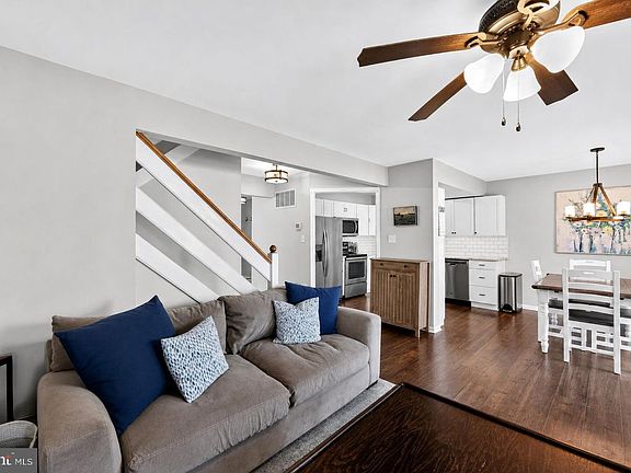 5th image of 901 Samantha Cir