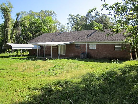 3rd image of 805 Blossom Ln