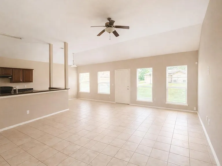 9104 N Green River Dr #A — Photo 24
