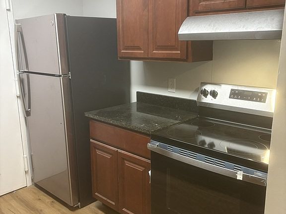 4th image of 27 Village Rock Ln APT 20
