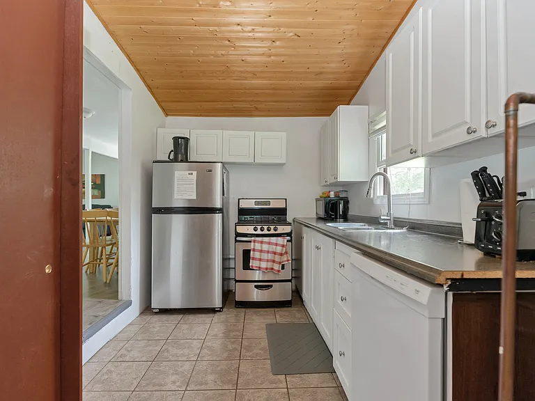 33 Grove St — Photo 25