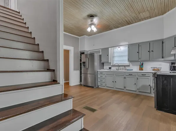 262 W Richmond St, Giddings, TX 78942