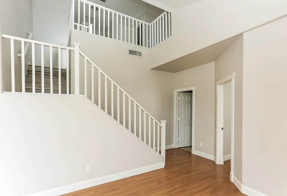 4 bed, 2.5 bath, 2002 sqft, $2,185 — Photo 4