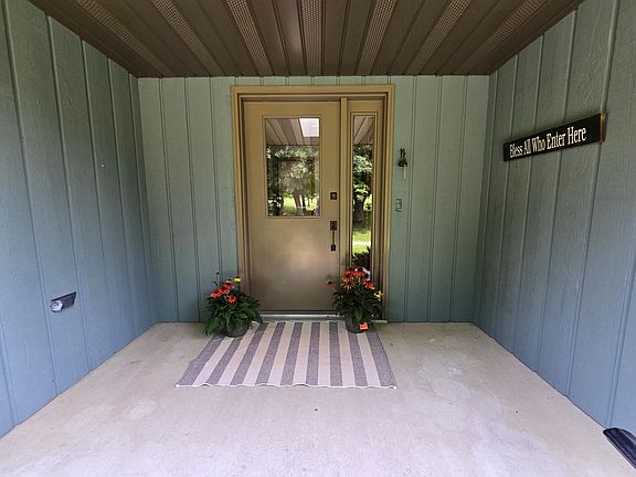 5th image of 18123 Deer Rd