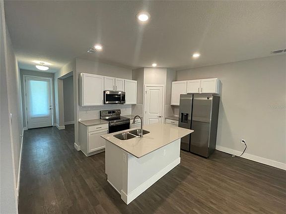 5th image of 3551 NE 1st Dr