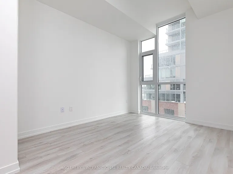33 Helendale Ave #403 — Photo 13