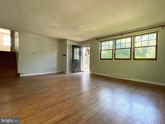 4th image of 15 E Golf Club Ln