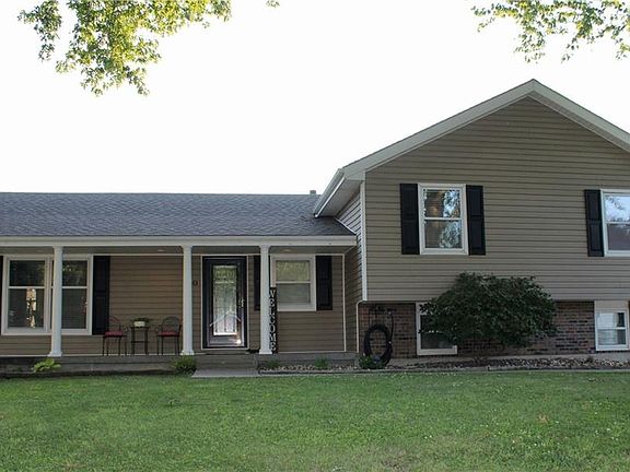 2nd image of 1120 NE Barnes Dr