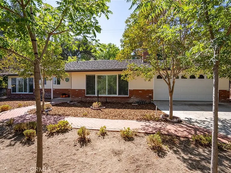 434 Fairview Ln — Photo 3
