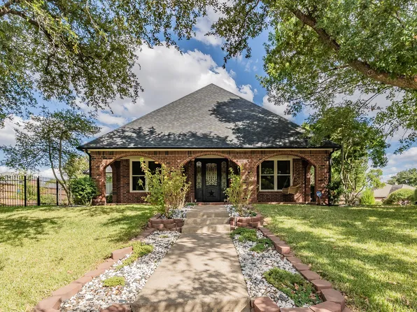 1800 Trail Lake Dr, Euless, TX 76039