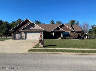 502 Saint Andrews Dr, Vine Grove, KY 40175