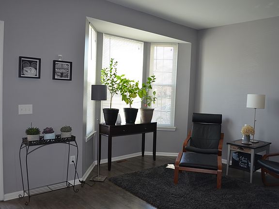 3rd image of 7371 Knollwood Dr