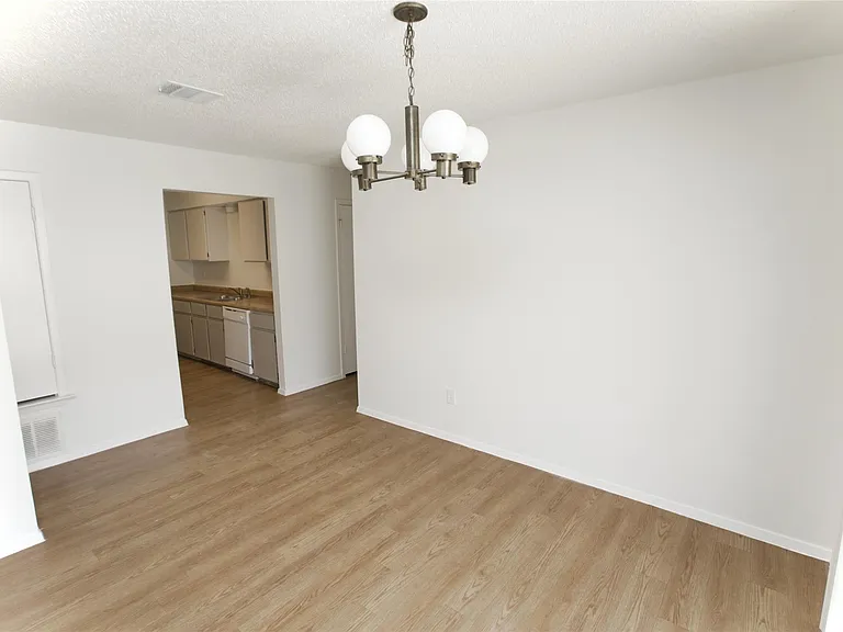 2206 Spring Breeze Dr — Photo 5